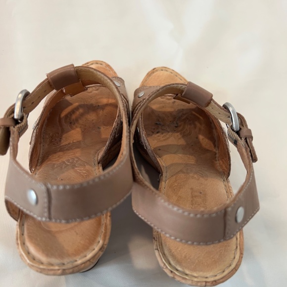 Born Wedge Heels Beige Taupe Size 8 - Picture 5 of 7